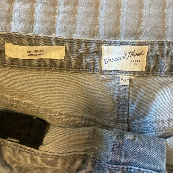 Universal Thread button fly shorts! - Picture 2 of 3